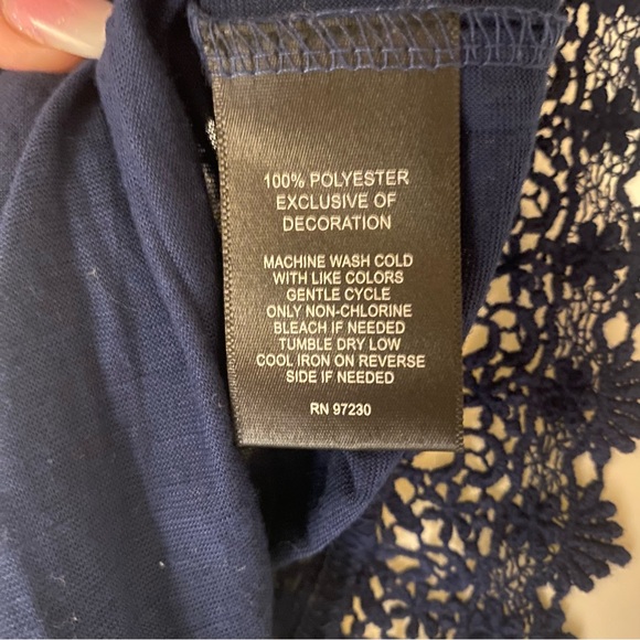 Signature I Studio, Size Medium, Navy Blue’ish, Lightweight, Sleeveless Top - Picture 9 of 11